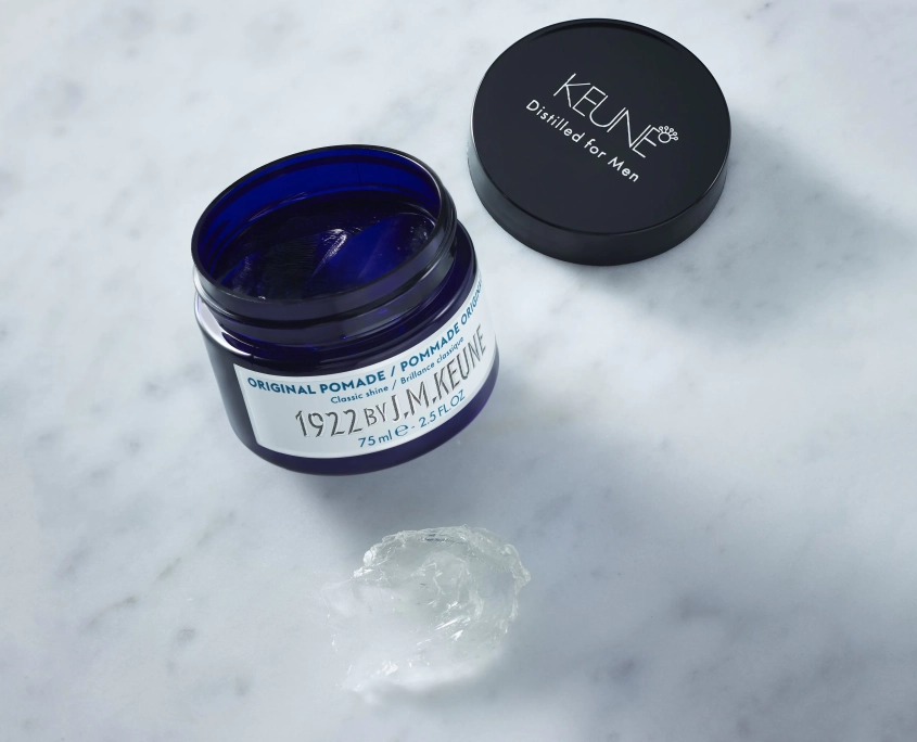 21827-Keune-1922-Original-Pomade-Smudges-Lifestyle-API1-online-min
